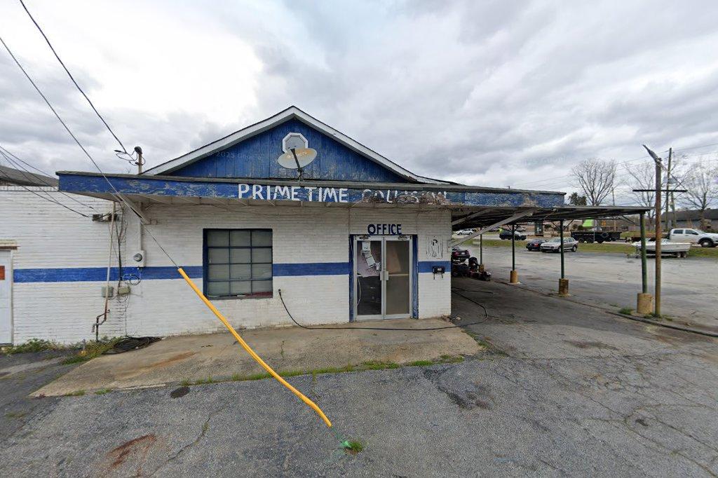 Inside Austell Collision Tire